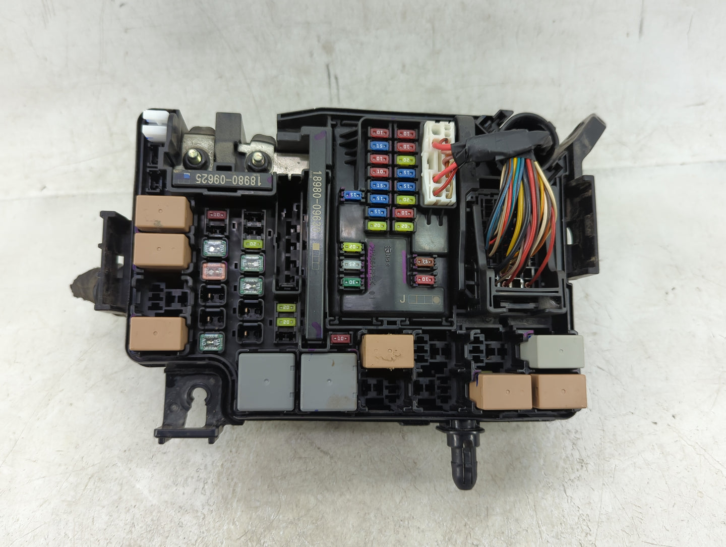 2018 Hyundai Elantra Fusebox Fuse Box Panel Relay Module Fits OEM Used Auto Parts - Oemusedautoparts1.com