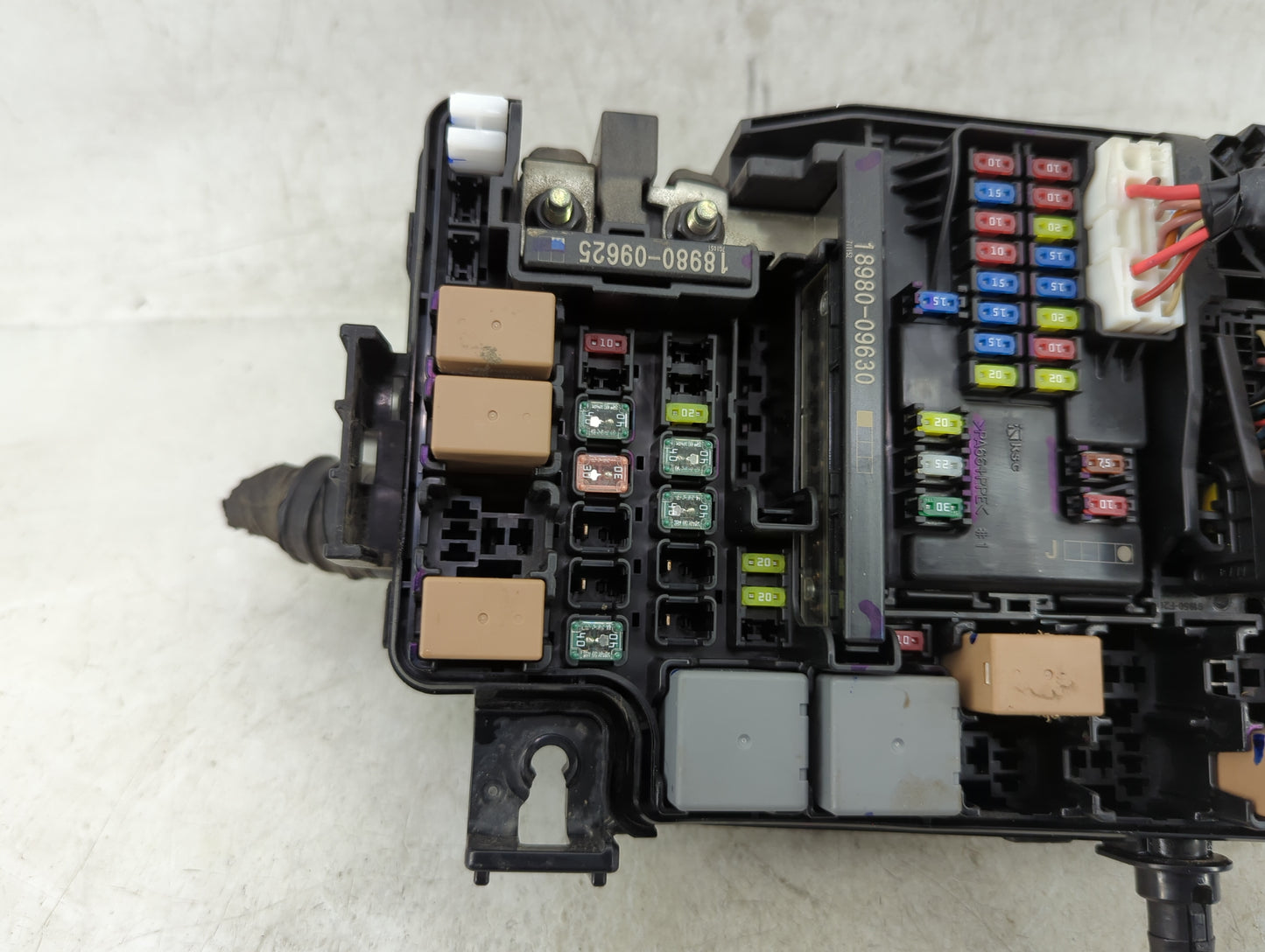 2018 Hyundai Elantra Fusebox Fuse Box Panel Relay Module Fits OEM Used Auto Parts - Oemusedautoparts1.com
