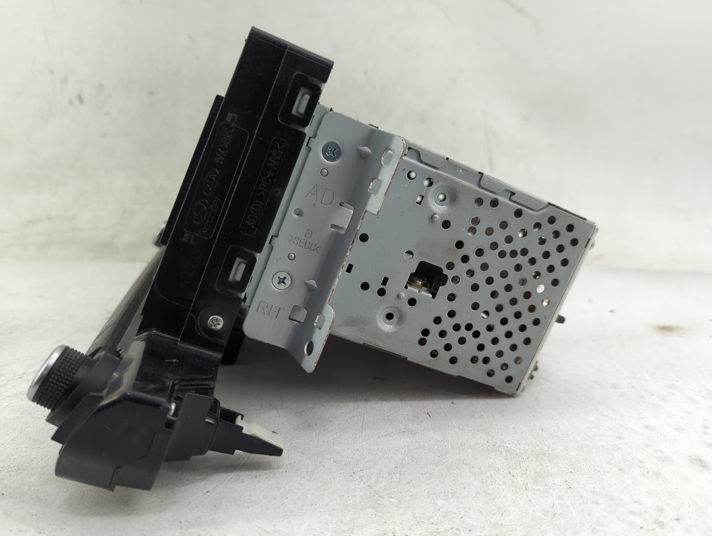 2017-2018 Hyundai Elantra Information Display Screen - Oemusedautoparts1.com