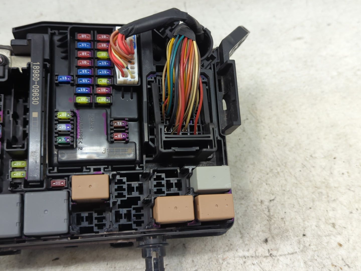 2018 Hyundai Elantra Fusebox Fuse Box Panel Relay Module P/N:18980-09625 18980-09630, 1804190349 Fits OEM Used Auto Parts - 