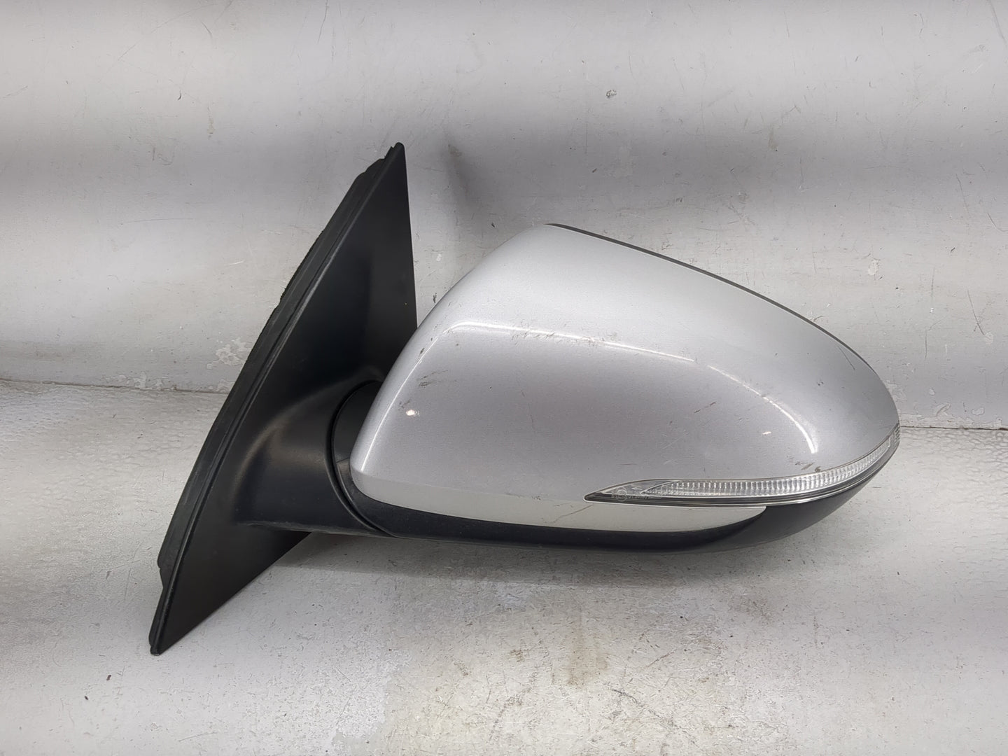 2018-2020 Hyundai Elantra Driver Side View Mirror - Left Door Mirror OEM Used - Oemusedautoparts1.com