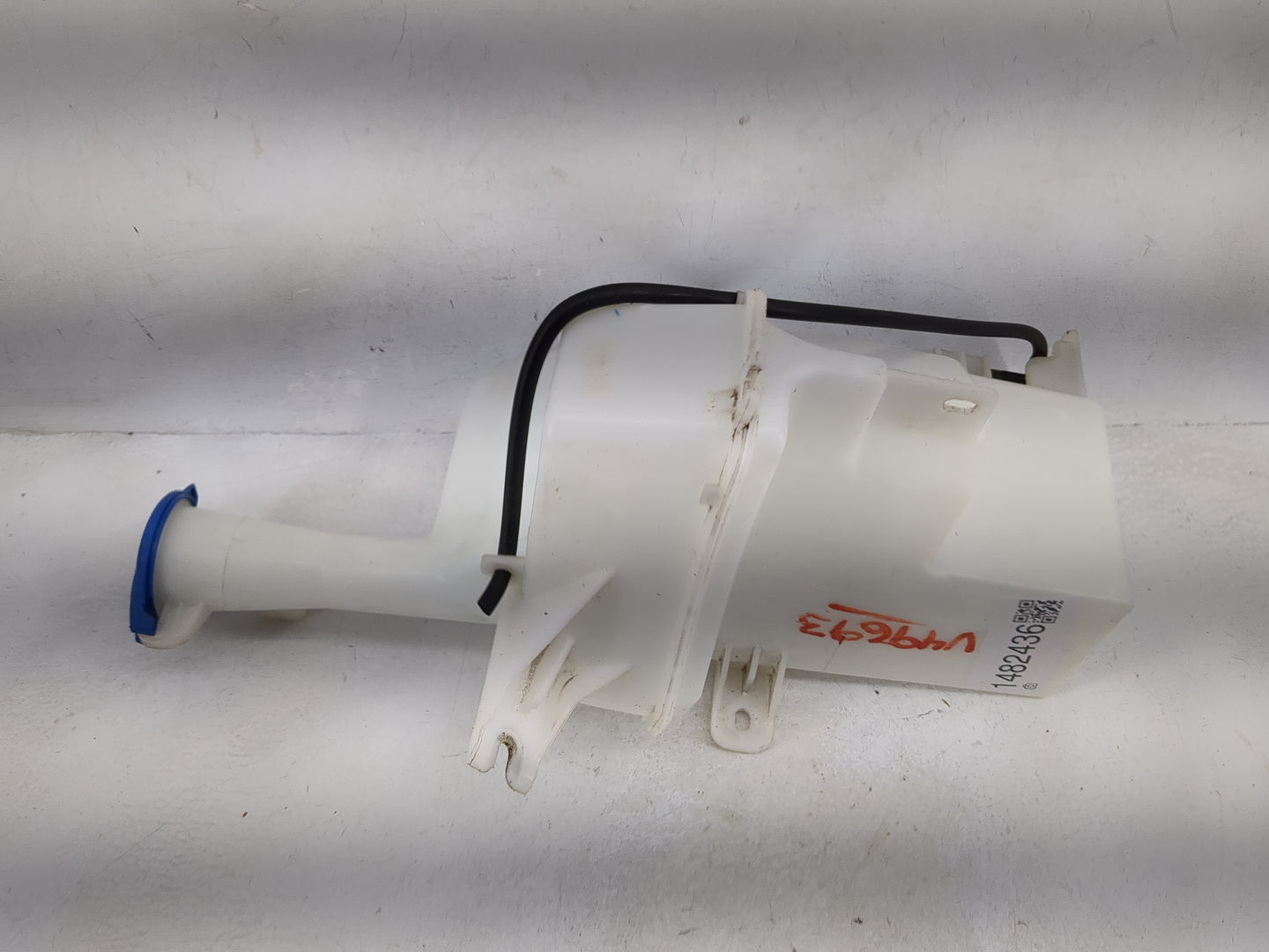 2017-2018 Hyundai Elantra Windshield Washer Fluid Reservoir Bottle 1482436 - Oemusedautoparts1.com