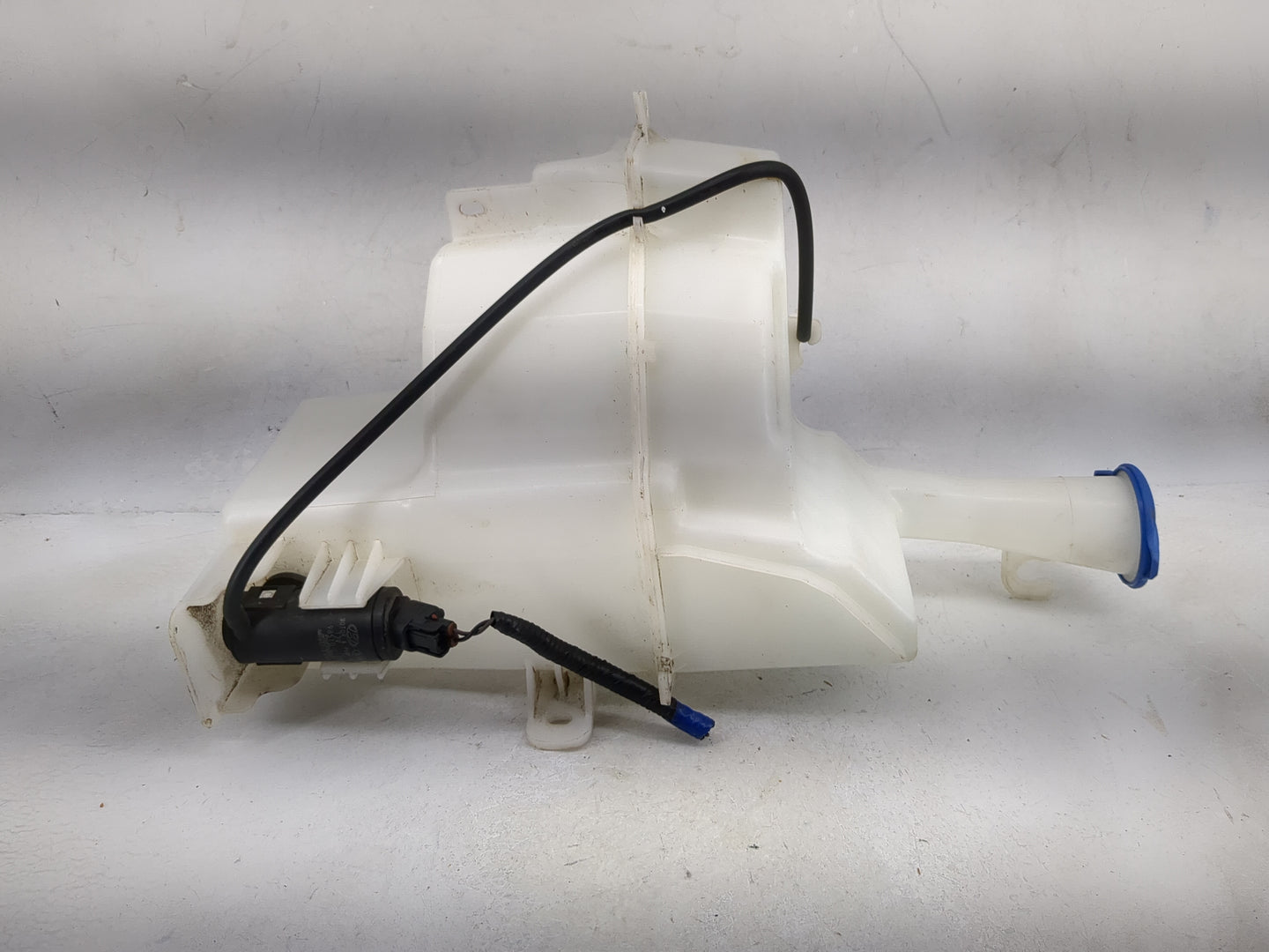 2017-2018 Hyundai Elantra Windshield Washer Fluid Reservoir Bottle 1482436 - Oemusedautoparts1.com