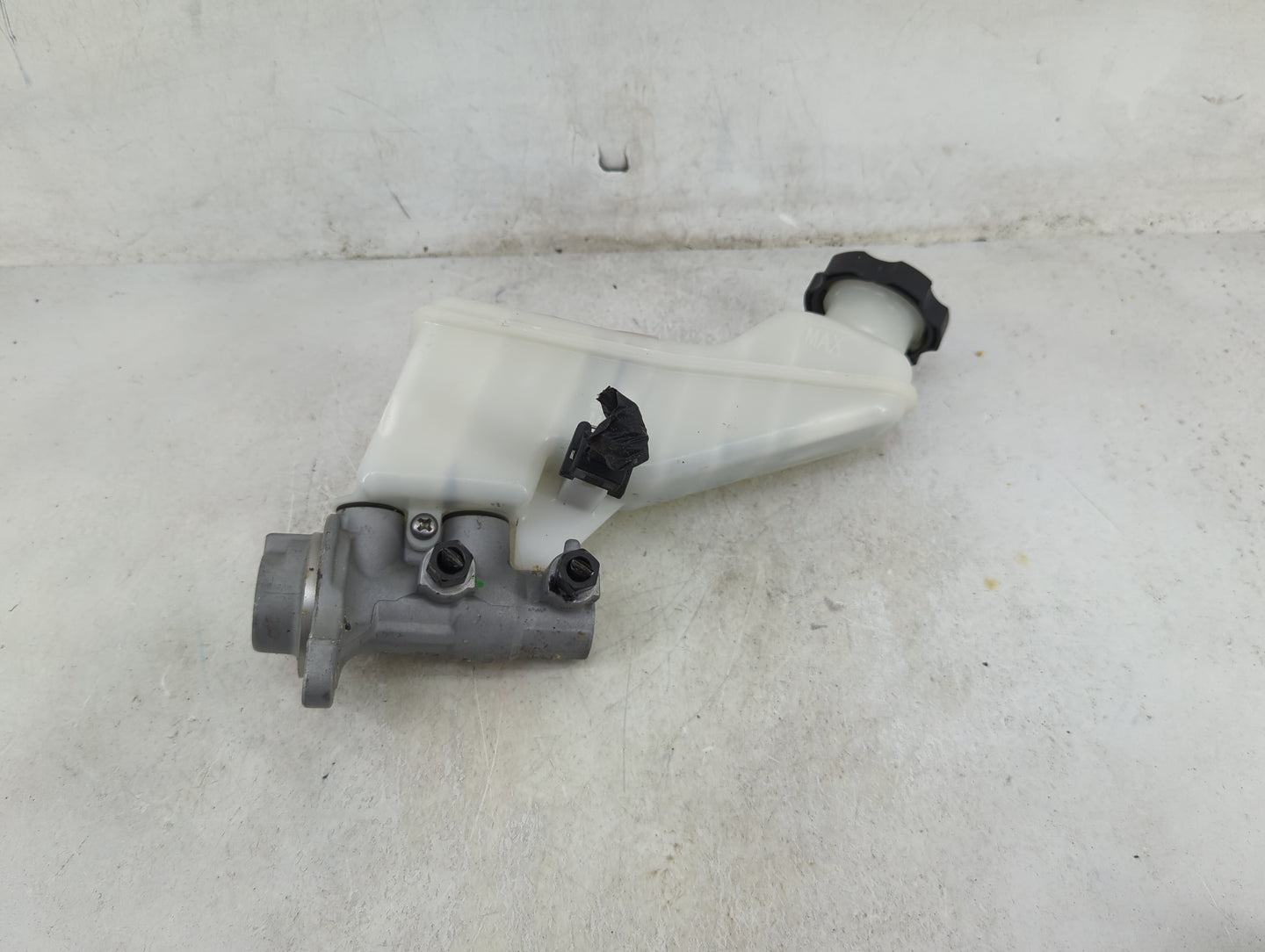 2017-2019 Hyundai Elantra Brake Master Cylinder 1489166 - Oemusedautoparts1.com