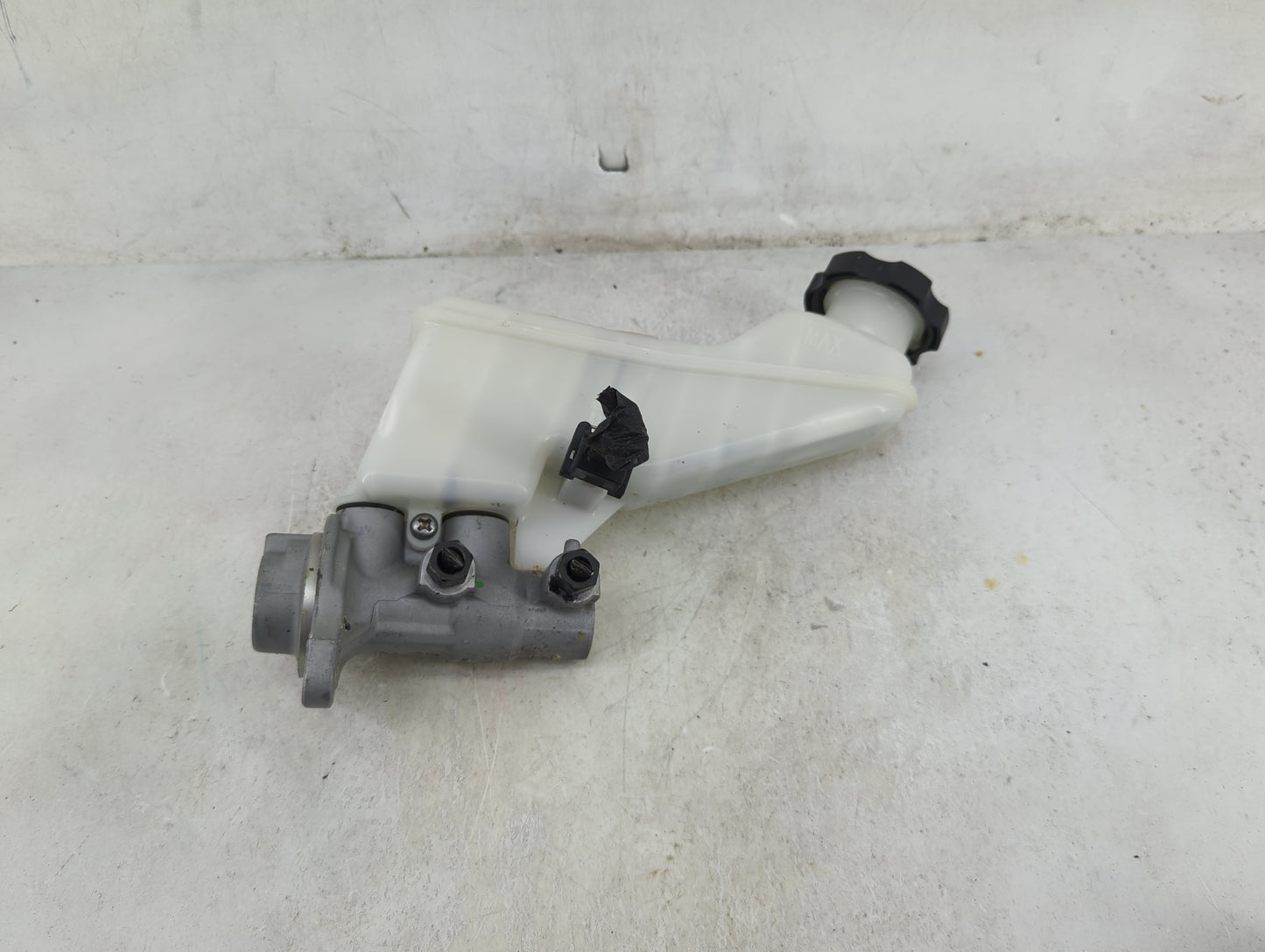 2017-2019 Hyundai Elantra Brake Master Cylinder 1489166 - Oemusedautoparts1.com