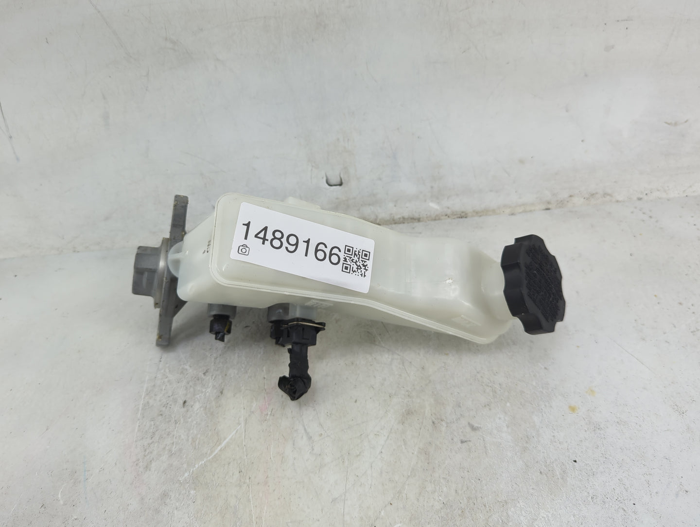 2017-2019 Hyundai Elantra Brake Master Cylinder 1489166 - Oemusedautoparts1.com