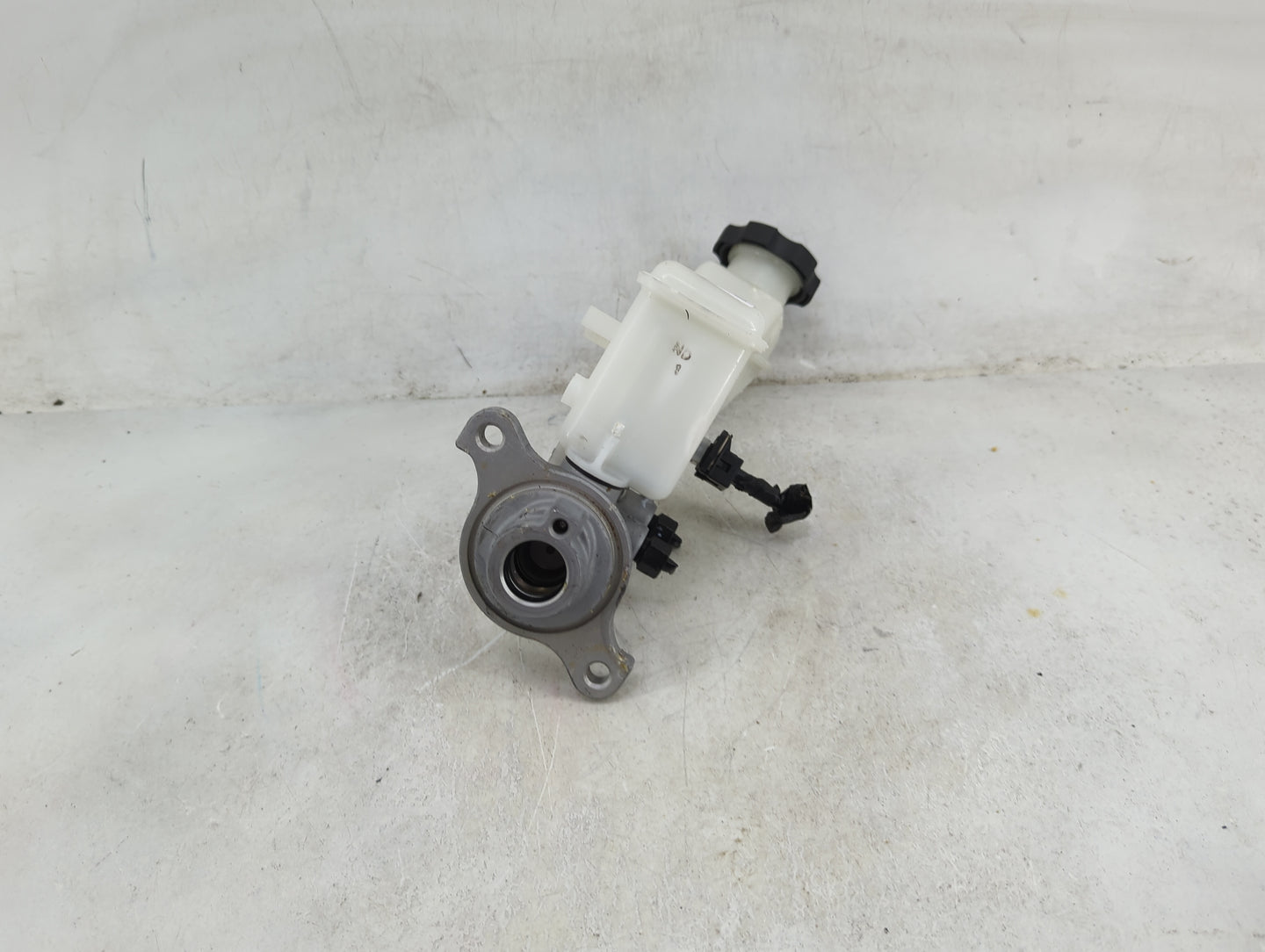 2017-2019 Hyundai Elantra Brake Master Cylinder 1489166 - Oemusedautoparts1.com