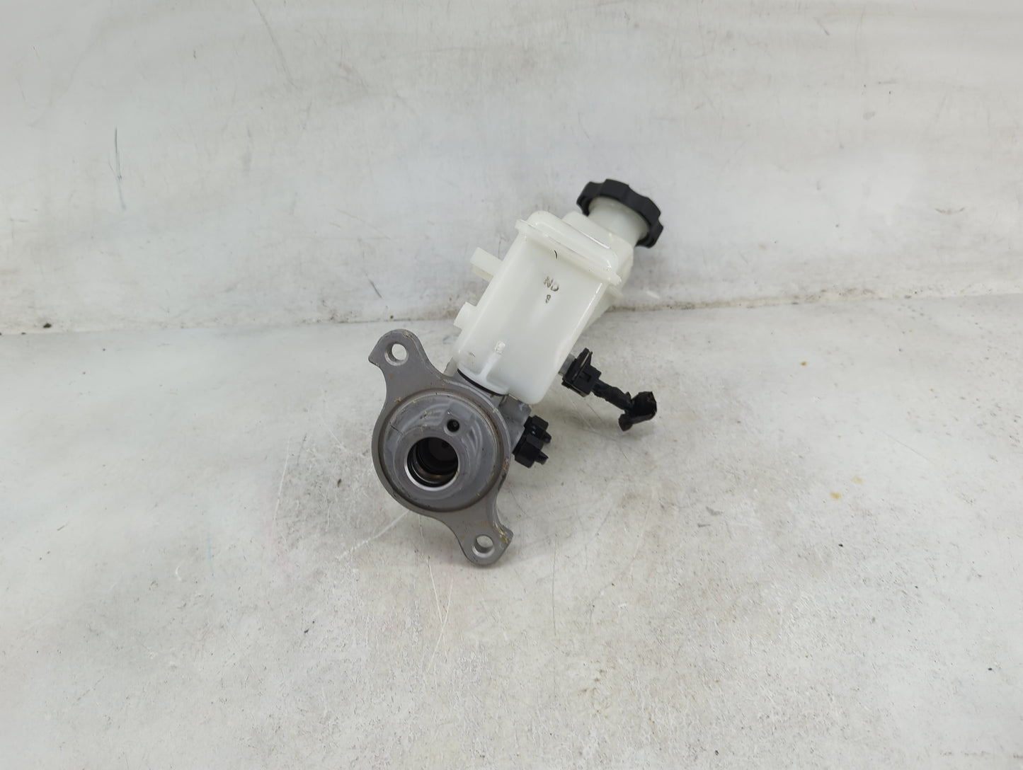 2017-2019 Hyundai Elantra Brake Master Cylinder 1489166 - Oemusedautoparts1.com