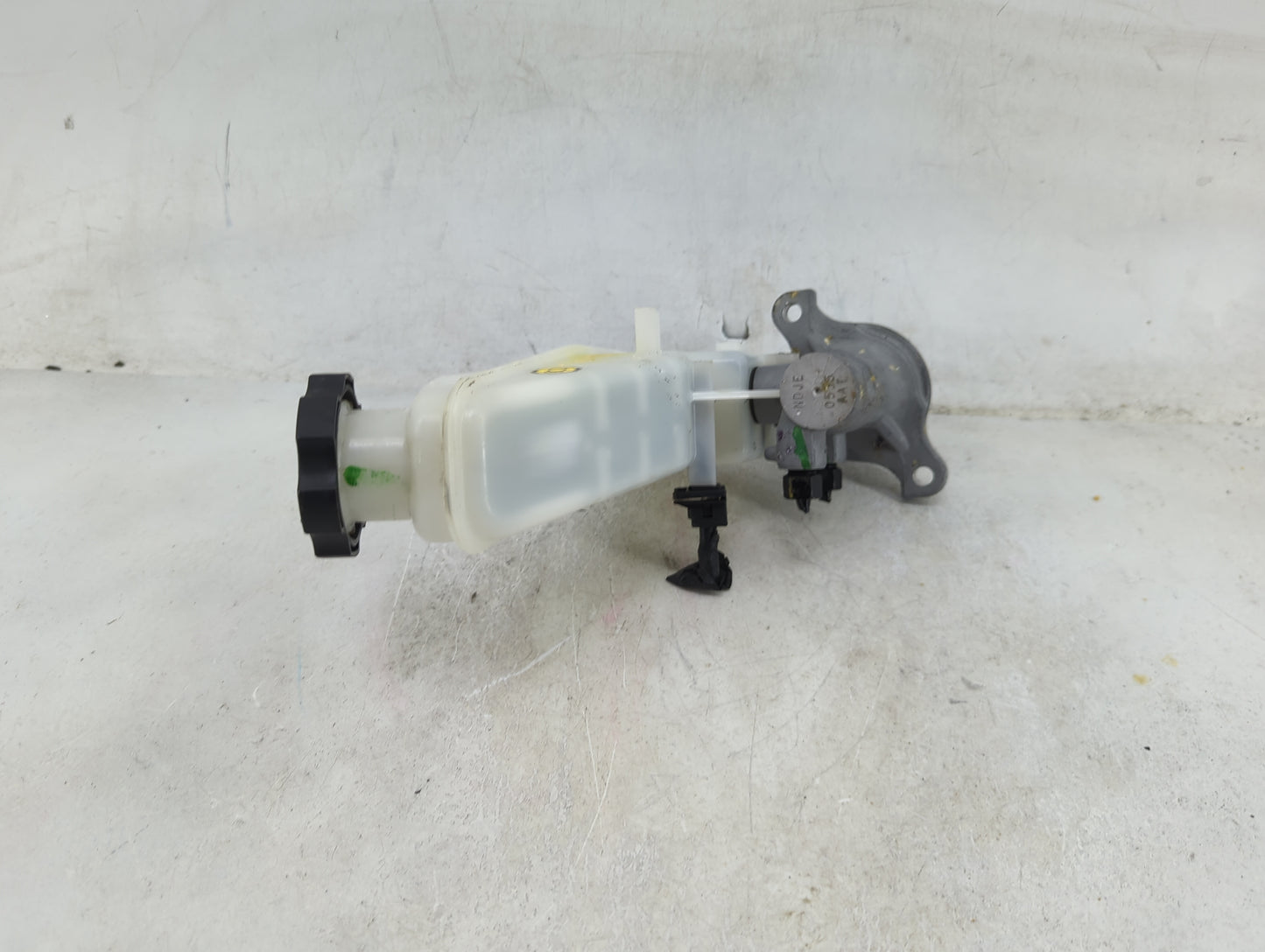 2017-2019 Hyundai Elantra Brake Master Cylinder 1489166 - Oemusedautoparts1.com