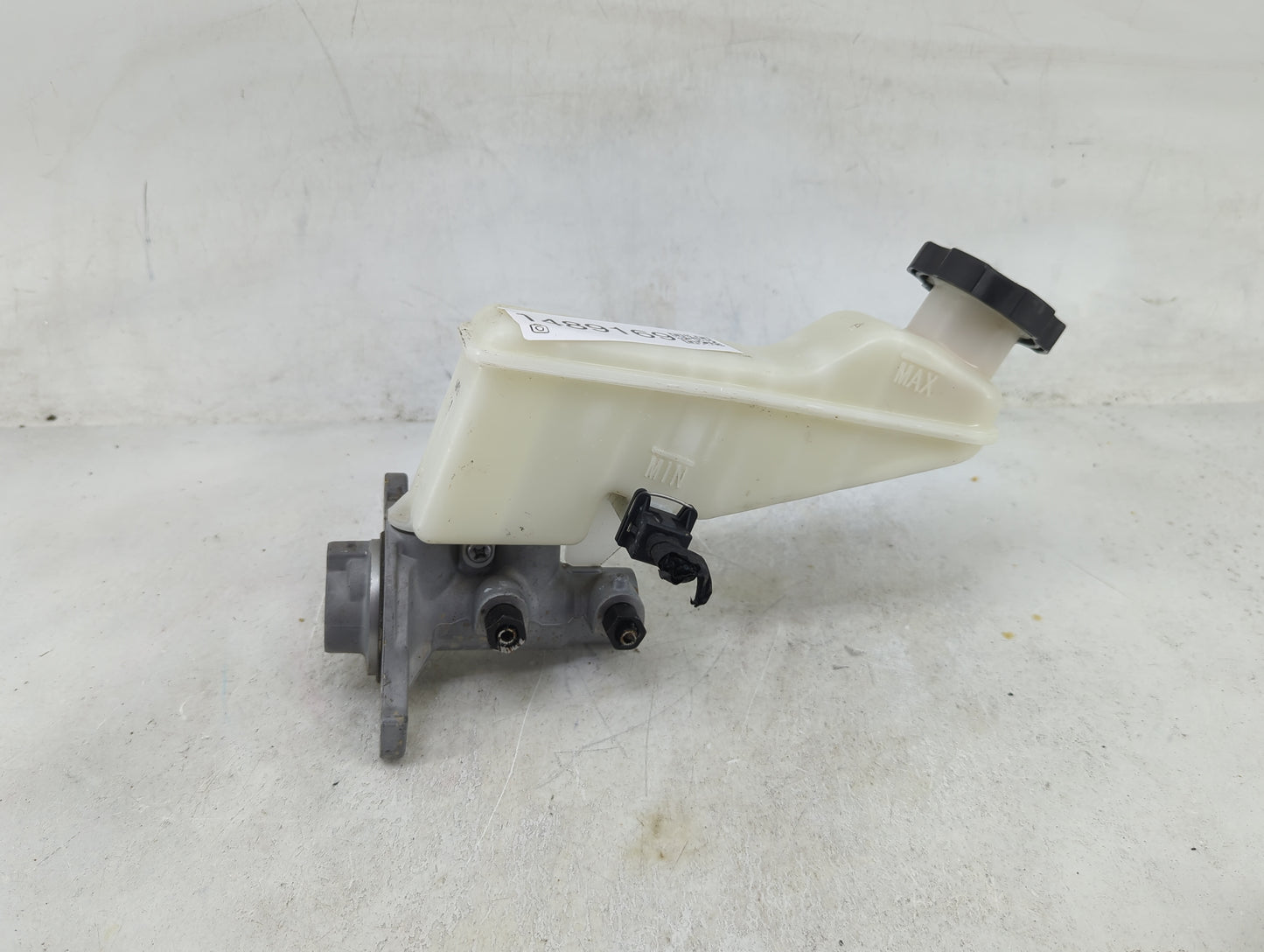 2017-2019 Hyundai Elantra Brake Master Cylinder 1489169 - Oemusedautoparts1.com