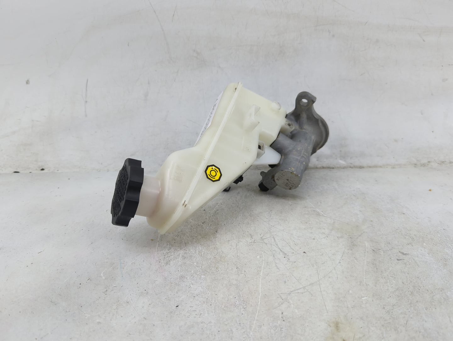 2017-2019 Hyundai Elantra Brake Master Cylinder 1489169 - Oemusedautoparts1.com