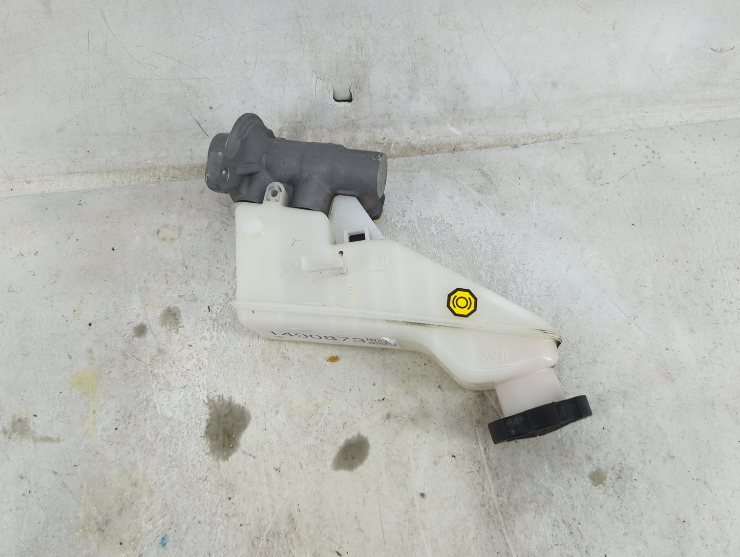 2017-2019 Hyundai Elantra Brake Master Cylinder 1490873 - Oemusedautoparts1.com
