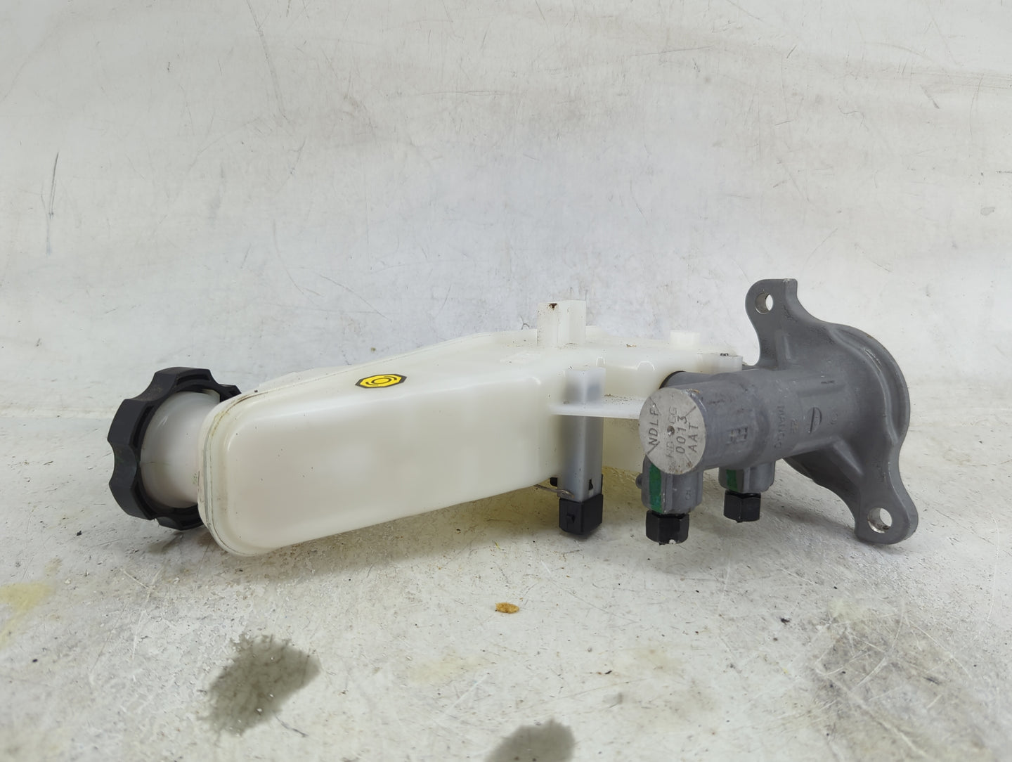 2017-2019 Hyundai Elantra Brake Master Cylinder 1490873 - Oemusedautoparts1.com