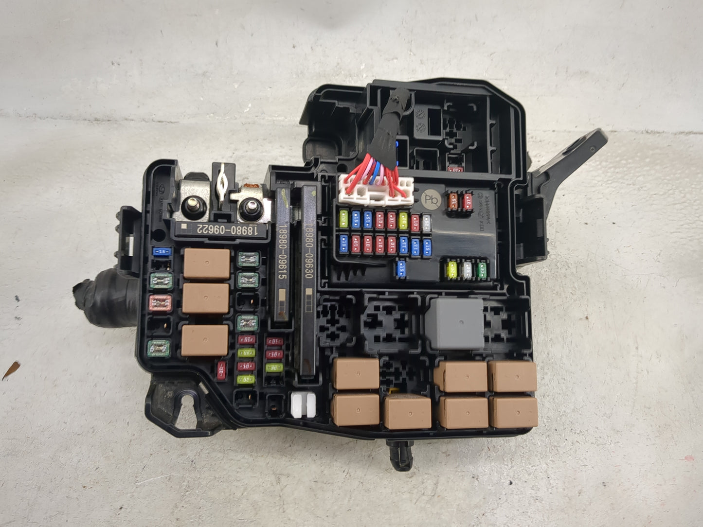 2021-2022 Hyundai Elantra Fusebox Fuse Box Panel Relay Module P/N:91205-BY250AB 18980-09622, 18980-09615 Fits Fits 2021 2022