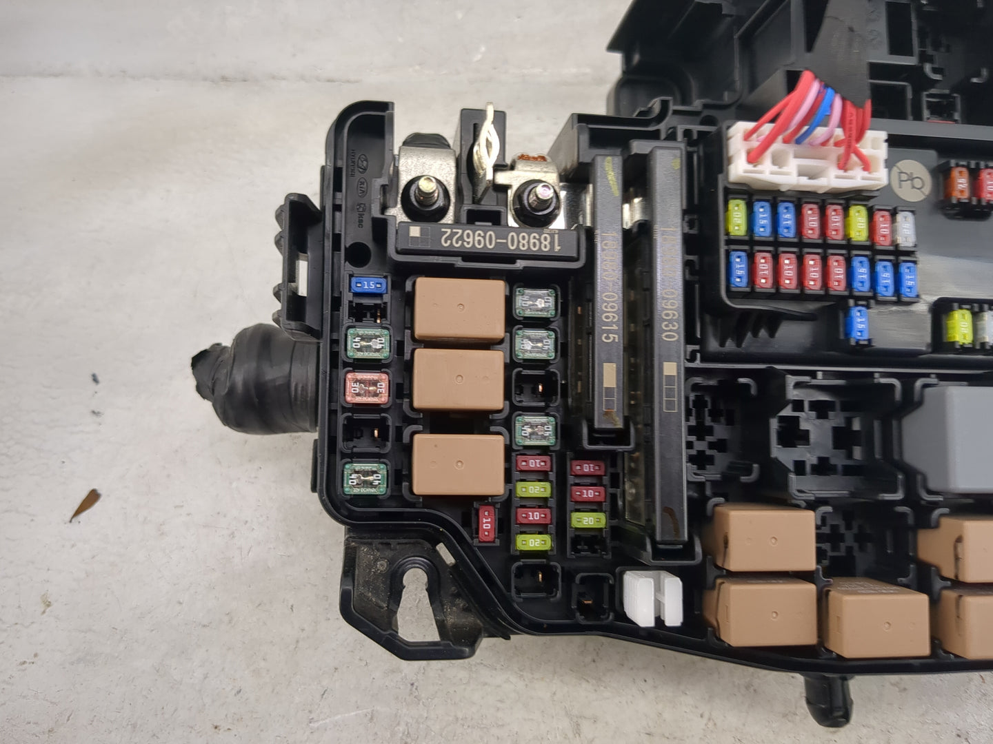 2021-2022 Hyundai Elantra Fusebox Fuse Box Panel Relay Module P/N:91205-BY250AB 18980-09622, 18980-09615 Fits Fits 2021 2022