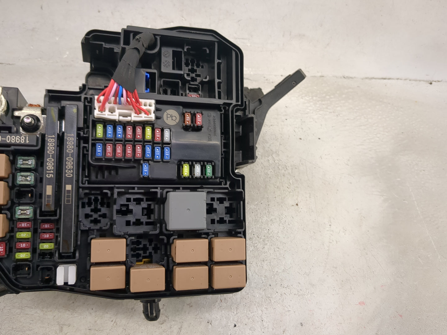 2021-2022 Hyundai Elantra Fusebox Fuse Box Panel Relay Module P/N:91205-BY250AB 18980-09622, 18980-09615 Fits Fits 2021 2022