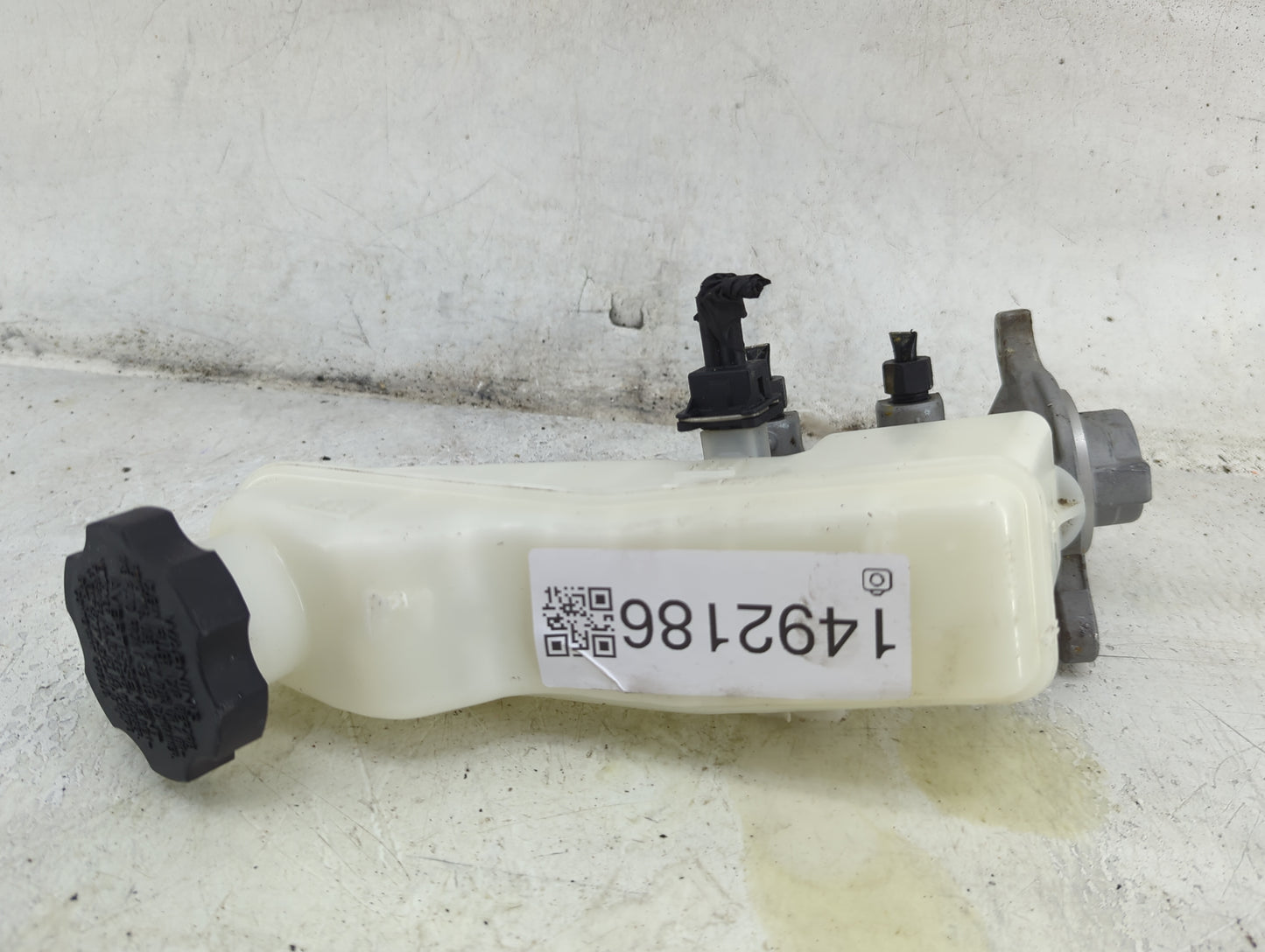 2017-2019 Hyundai Elantra Brake Master Cylinder 1492186 - Oemusedautoparts1.com