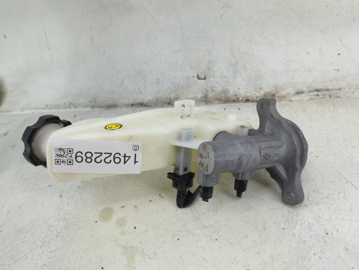 2017-2019 Hyundai Elantra Brake Master Cylinder 1492289 - Oemusedautoparts1.com