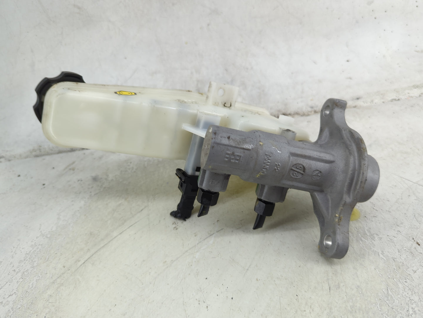 2017-2019 Hyundai Elantra Brake Master Cylinder 1492346 - Oemusedautoparts1.com