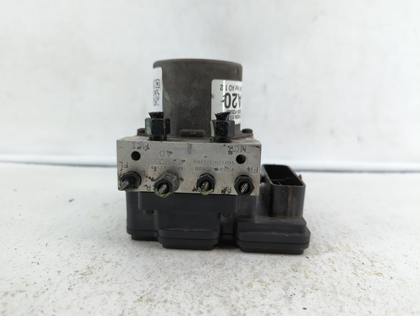 2017-2018 Hyundai Elantra ABS Pump Control Module Replacement P/N:58900-F2500 58920-F2500 Fits Fits 2017 2018 OEM Used Auto 