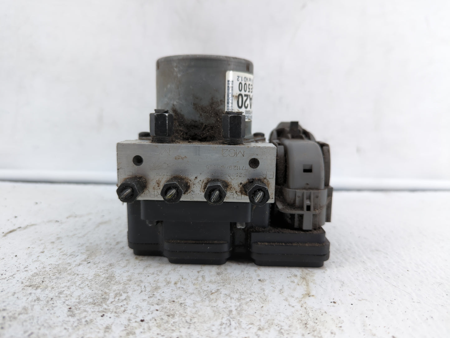 2017-2018 Hyundai Elantra ABS Pump Control Module Replacement P/N:58900-F2500 58920-F2500 Fits Fits 2017 2018 OEM Used Auto 