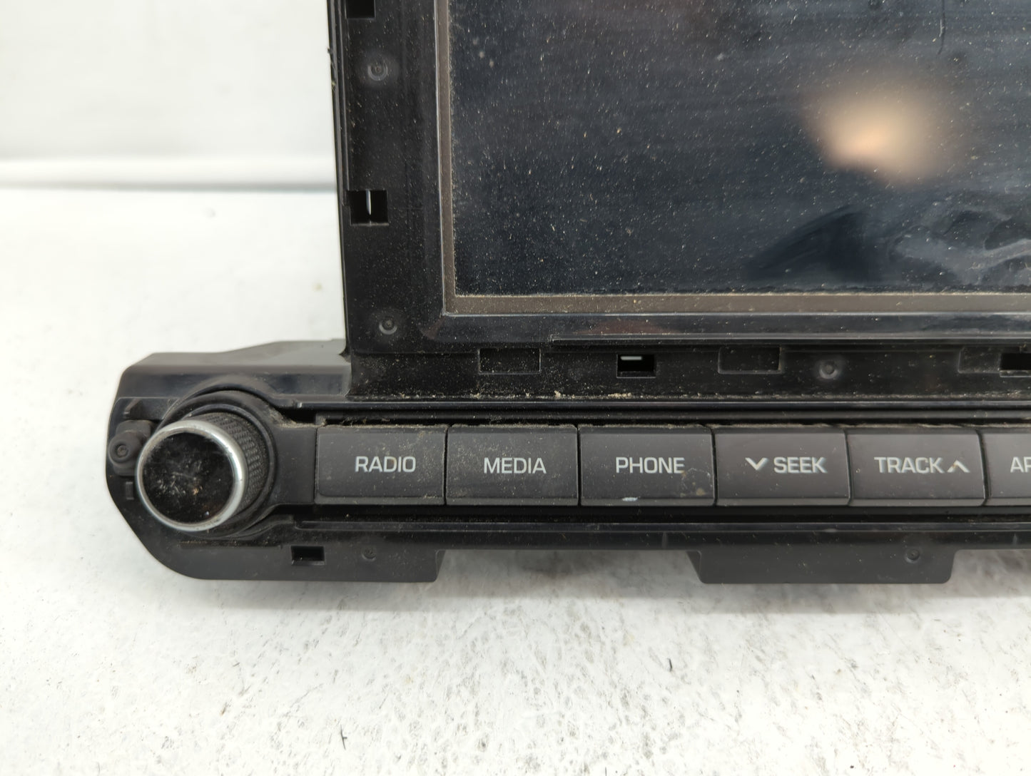 2017-2018 Hyundai Elantra Am Fm Cd Player Radio Receiver - Oemusedautoparts1.com