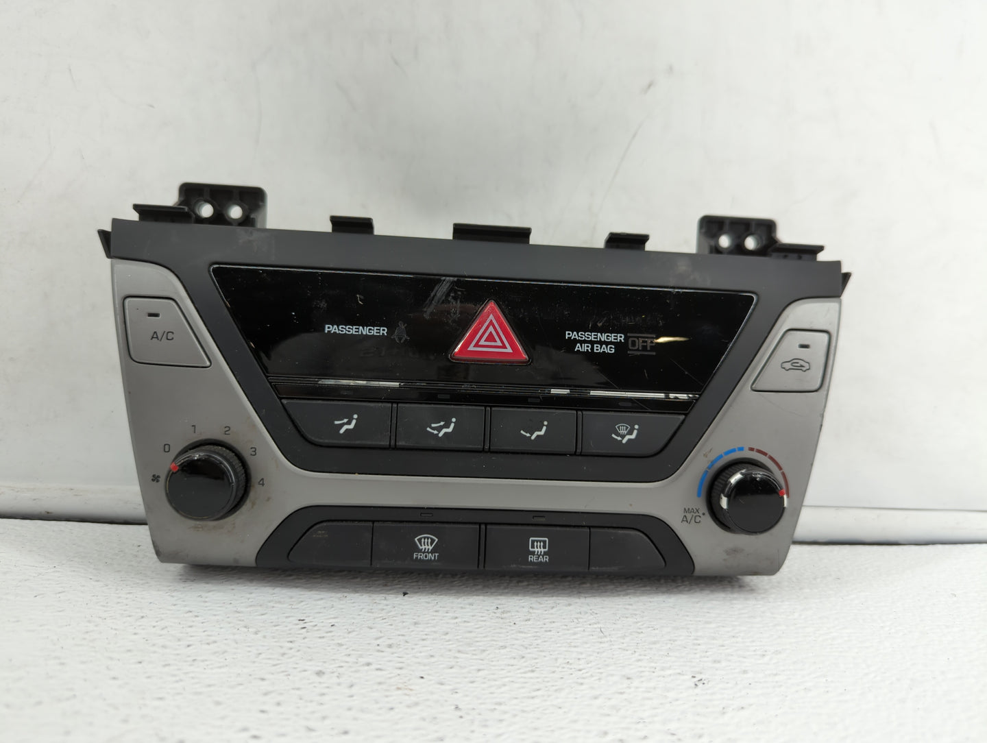 2017-2018 Hyundai Elantra Climate Control Module Temperature AC/Heater Replacement P/N:97250-F20614X 97250-F2231RET Fits OEM