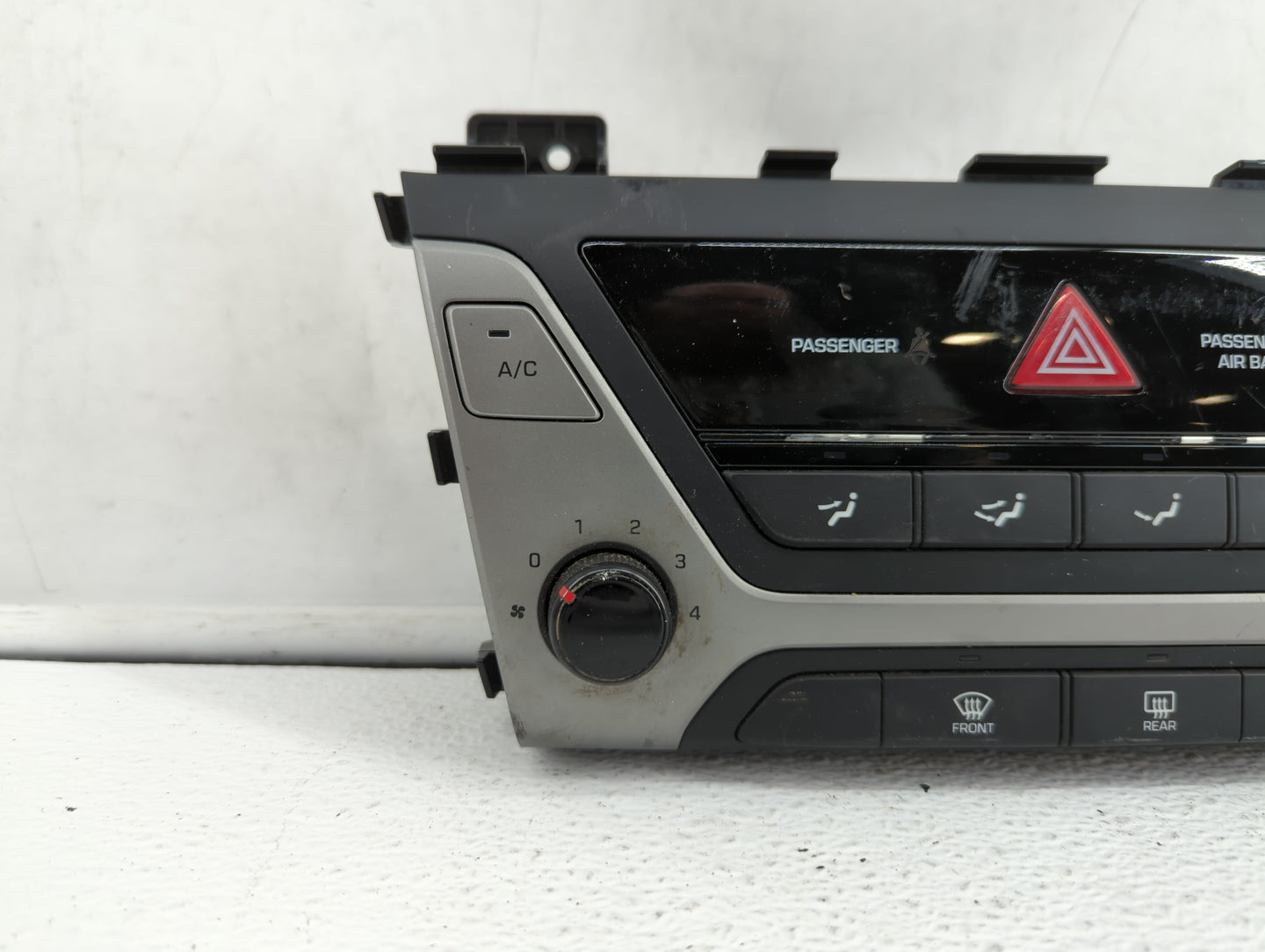 2017-2018 Hyundai Elantra Climate Control Module Temperature AC/Heater Replacement P/N:97250-F20614X 97250-F2231RET Fits OEM