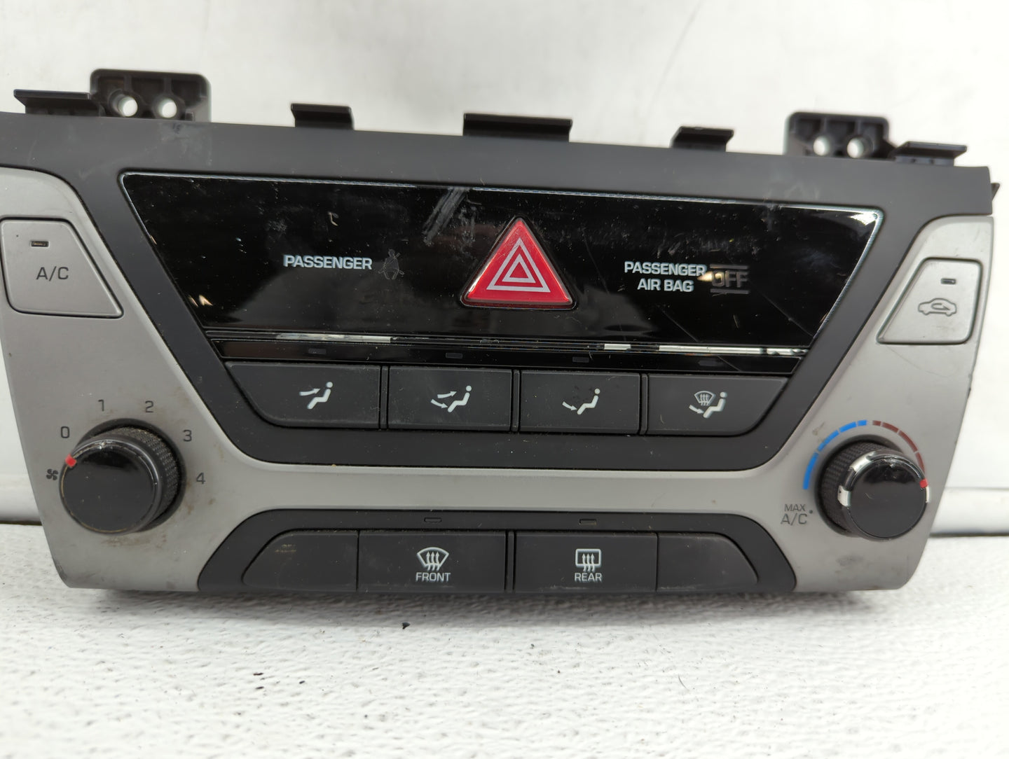 2017-2018 Hyundai Elantra Climate Control Module Temperature AC/Heater Replacement P/N:97250-F20614X 97250-F2231RET Fits OEM