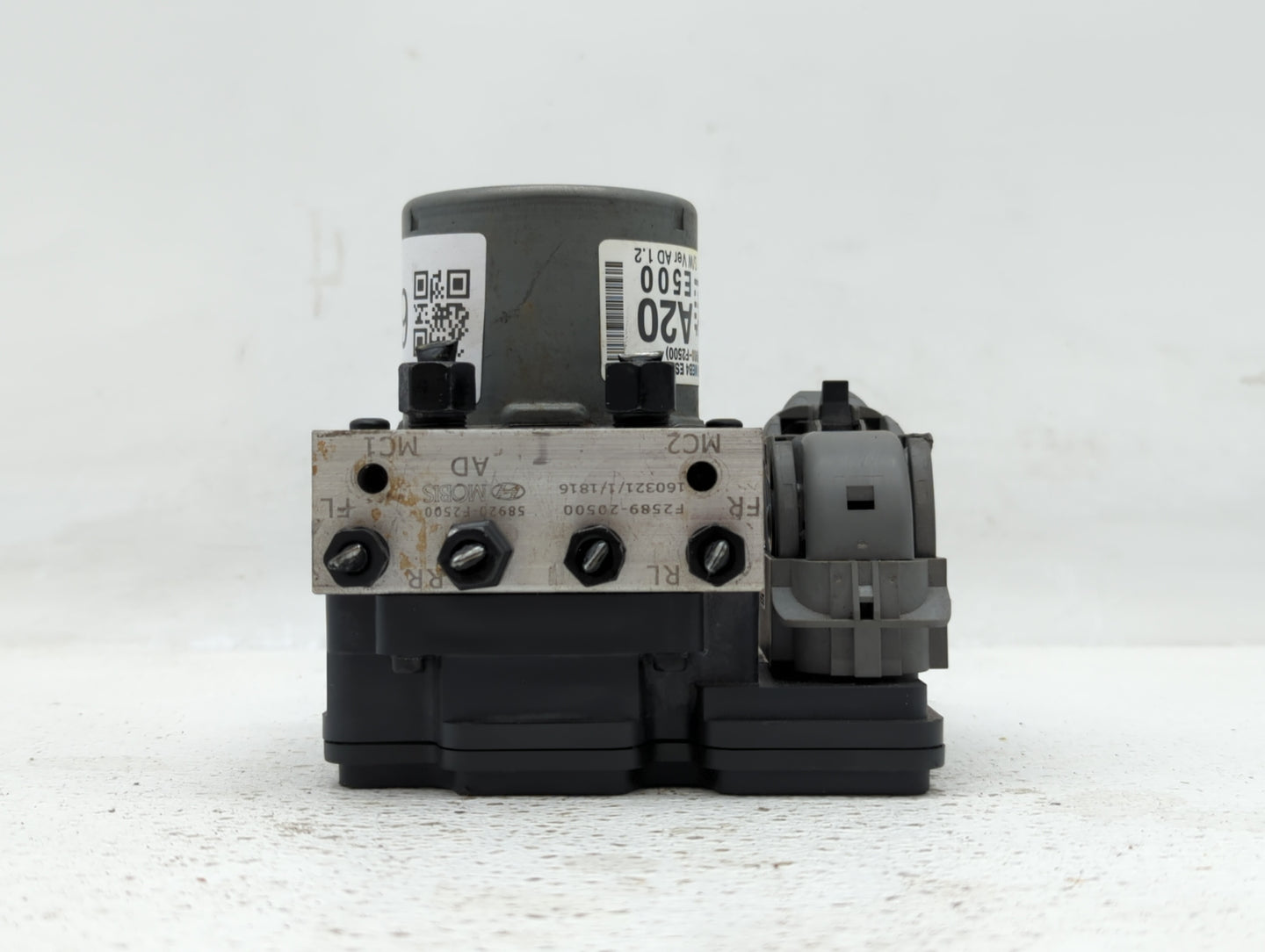 2017-2018 Hyundai Elantra ABS Pump Control Module Replacement P/N:58900-F2500 58920-F2500 Fits Fits 2017 2018 OEM Used Auto 
