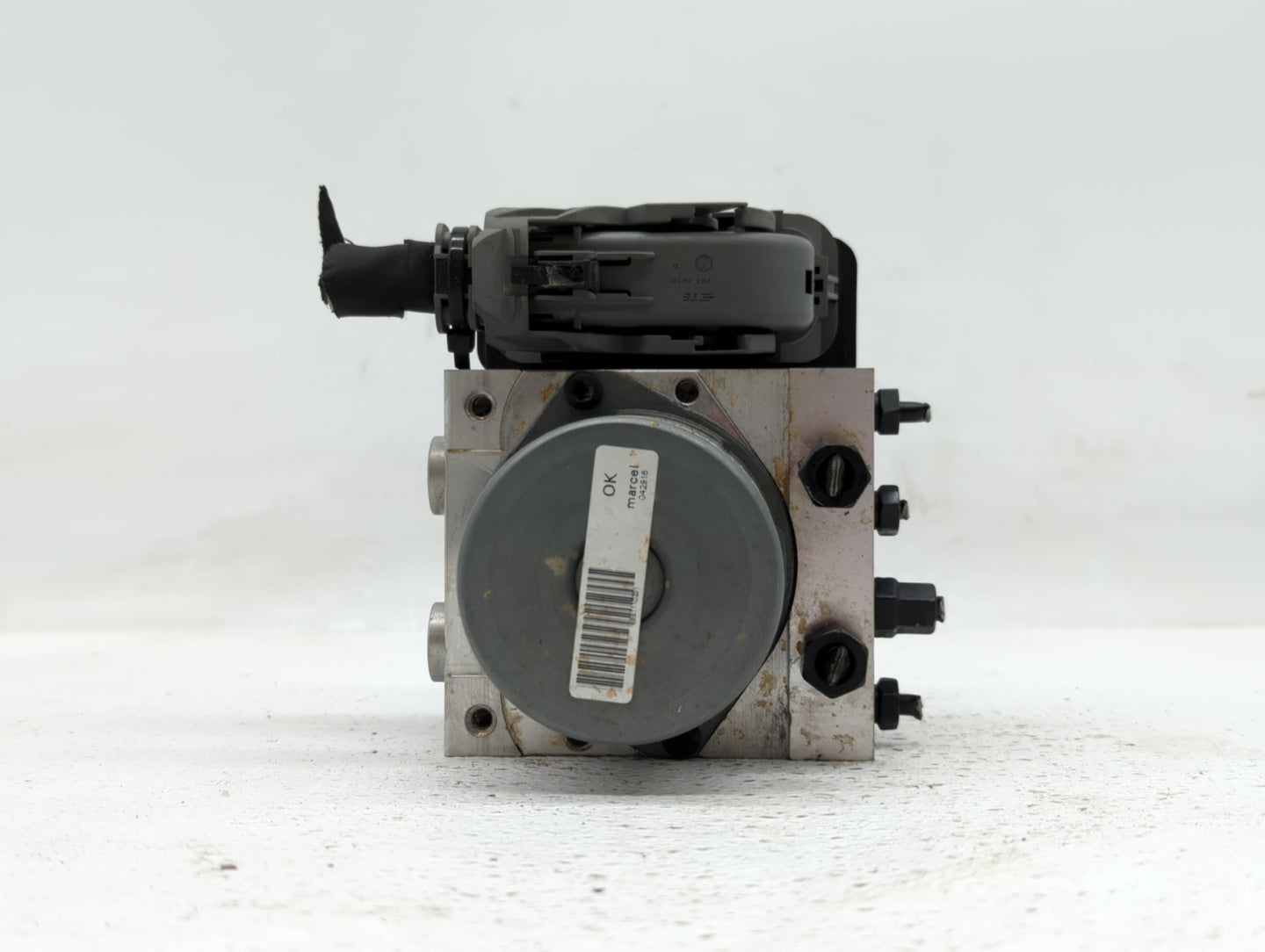 2017-2018 Hyundai Elantra ABS Pump Control Module Replacement P/N:58900-F2500 58920-F2500 Fits Fits 2017 2018 OEM Used Auto 