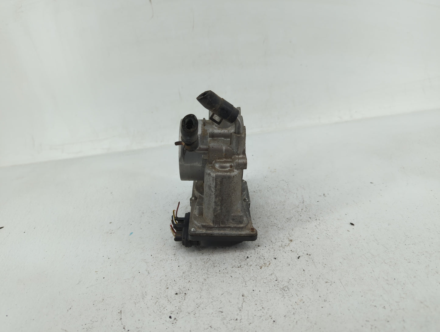 2011-2020 Hyundai Elantra Throttle Body P/N:35100-2E000 35100-2E710 Fits OEM Used Auto Parts - Oemusedautoparts1.com