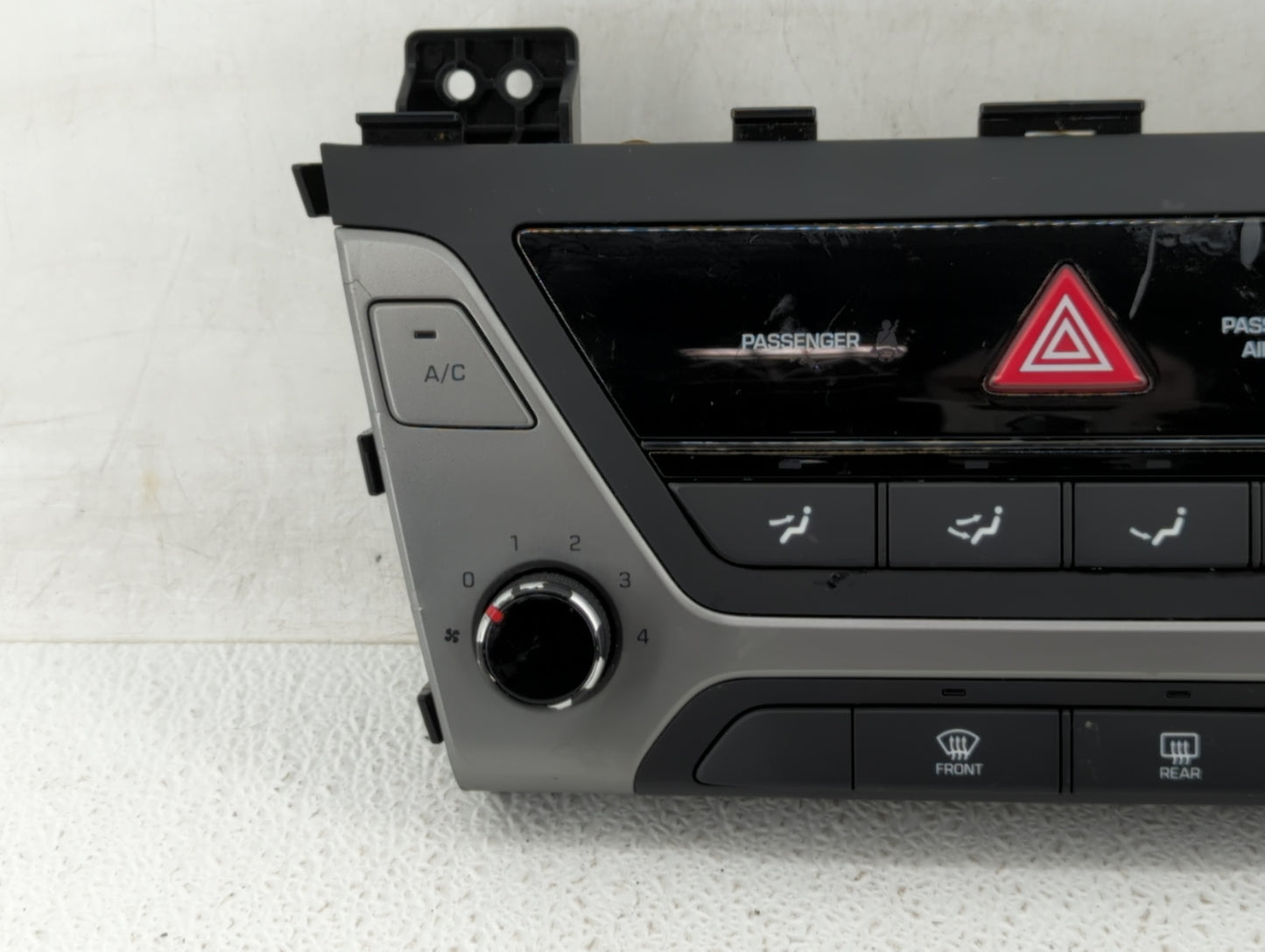 2017-2018 Hyundai Elantra Climate Control Module Temperature AC/Heater Replacement P/N:97250-F20624X 97250-F2231RET Fits OEM