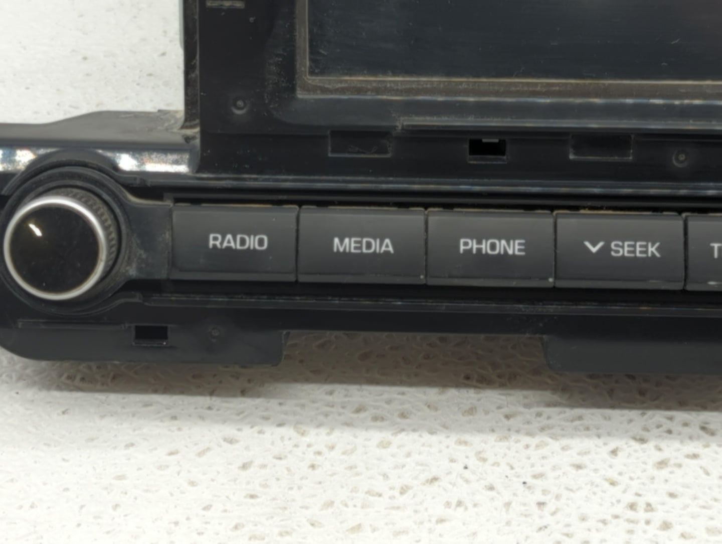 2017-2018 Hyundai Elantra Am Fm Cd Player Radio Receiver - Oemusedautoparts1.com