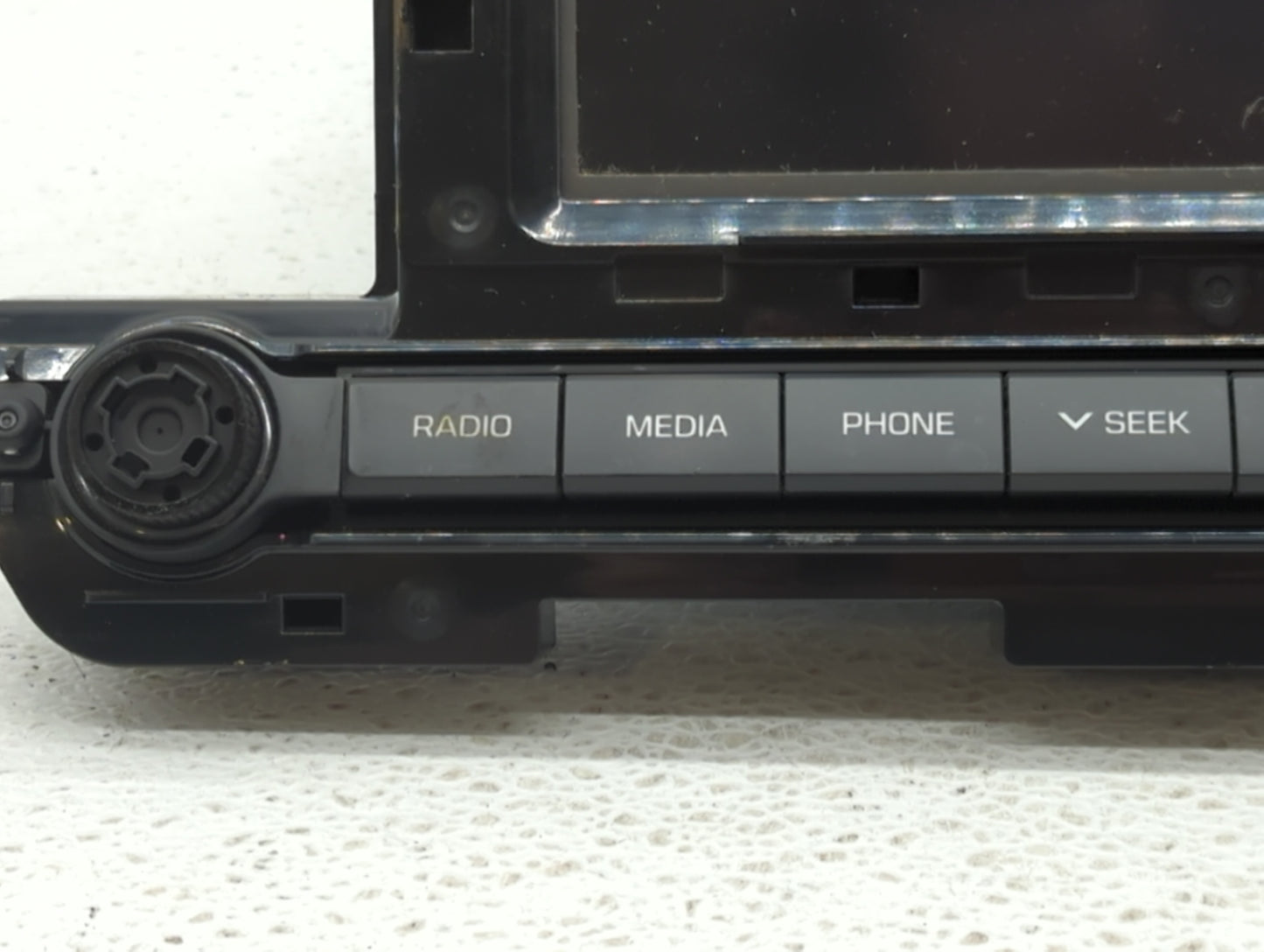 2017-2018 Hyundai Elantra Am Fm Cd Player Radio Receiver - Oemusedautoparts1.com