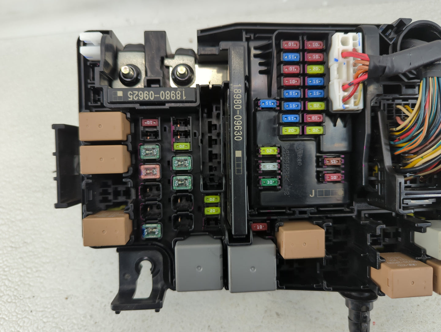 2018 Hyundai Elantra Fusebox Fuse Box Panel Relay Module P/N:91956-F2022 Fits OEM Used Auto Parts - Oemusedautoparts1.com