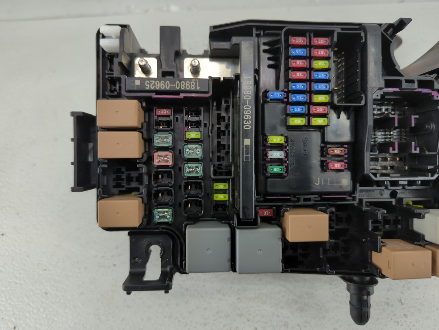 2018 Hyundai Elantra Fusebox Fuse Box Panel Relay Module P/N:VS91200F3535AB Fits OEM Used Auto Parts - Oemusedautoparts1.com
