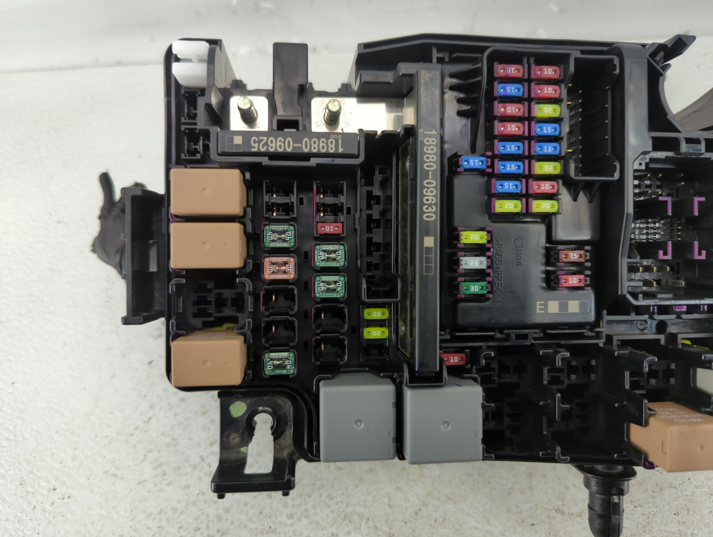 2018 Hyundai Elantra Fusebox Fuse Box Panel Relay Module P/N:VS91200F3535AB Fits OEM Used Auto Parts - Oemusedautoparts1.com