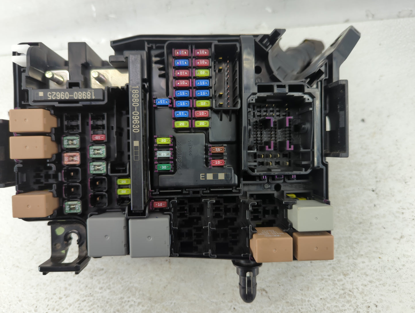 2018 Hyundai Elantra Fusebox Fuse Box Panel Relay Module P/N:VS91200F3535AB Fits OEM Used Auto Parts - Oemusedautoparts1.com