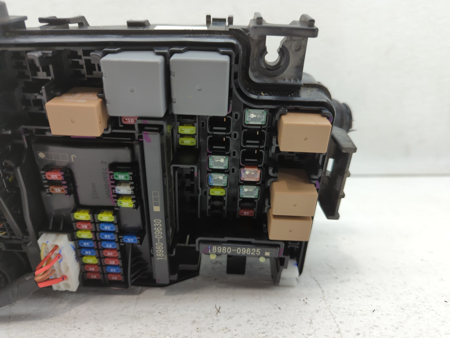2018 Hyundai Elantra Fusebox Fuse Box Panel Relay Module P/N:18980-09625 Fits OEM Used Auto Parts - Oemusedautoparts1.com