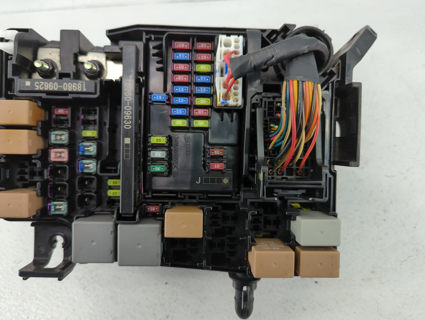 2018 Hyundai Elantra Fusebox Fuse Box Panel Relay Module P/N:91956-F2022 Fits OEM Used Auto Parts - Oemusedautoparts1.com