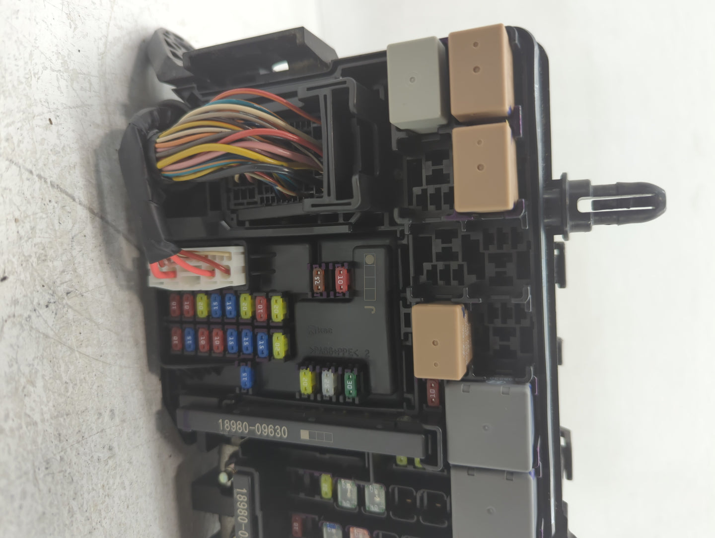 2018 Hyundai Elantra Fusebox Fuse Box Panel Relay Module P/N:VS91200F3535AB Fits OEM Used Auto Parts - Oemusedautoparts1.com
