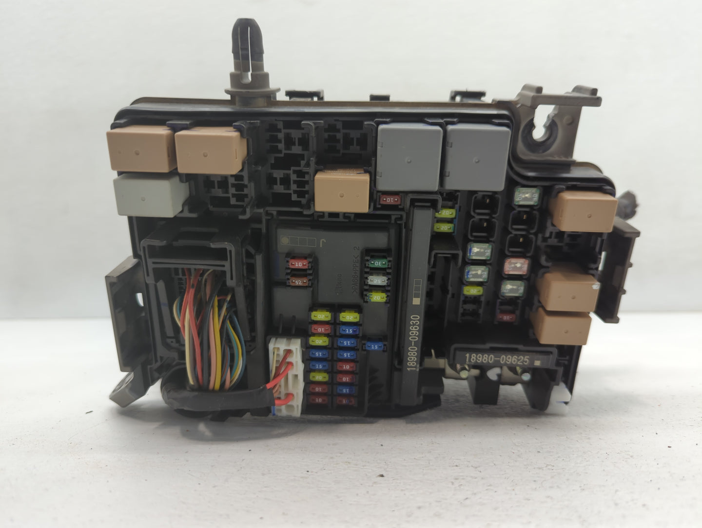 2018 Hyundai Elantra Fusebox Fuse Box Panel Relay Module P/N:91956-F2022 VS91200F3535AB Fits OEM Used Auto Parts - Oemusedau