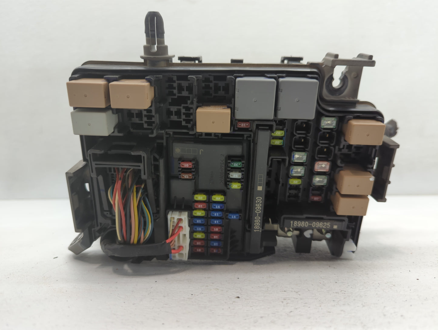 2018 Hyundai Elantra Fusebox Fuse Box Panel Relay Module P/N:91956-F2022 VS91200F3535AB Fits OEM Used Auto Parts - Oemusedau