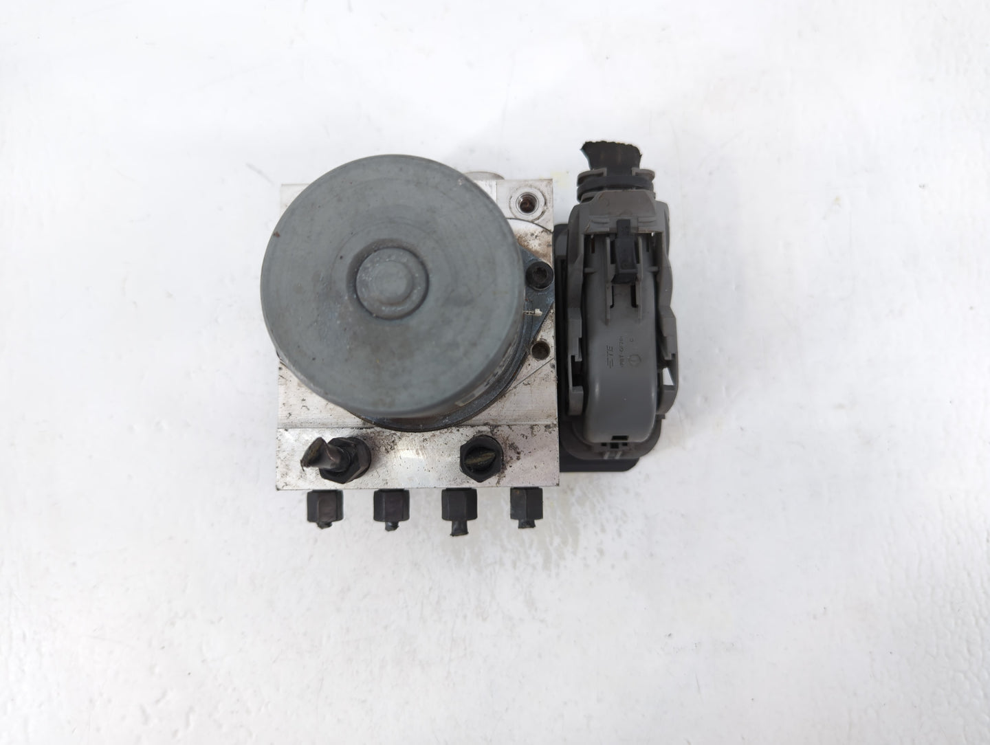 2017-2019 Hyundai Elantra ABS Pump Control Module Replacement P/N:F2589-20500 Fits Fits 2017 2018 2019 OEM Used Auto Parts -