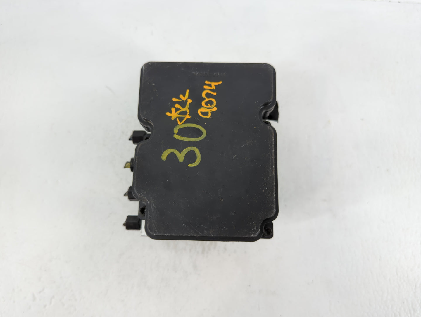 2017-2019 Hyundai Elantra ABS Pump Control Module Replacement P/N:F2589-20500 Fits Fits 2017 2018 2019 OEM Used Auto Parts -