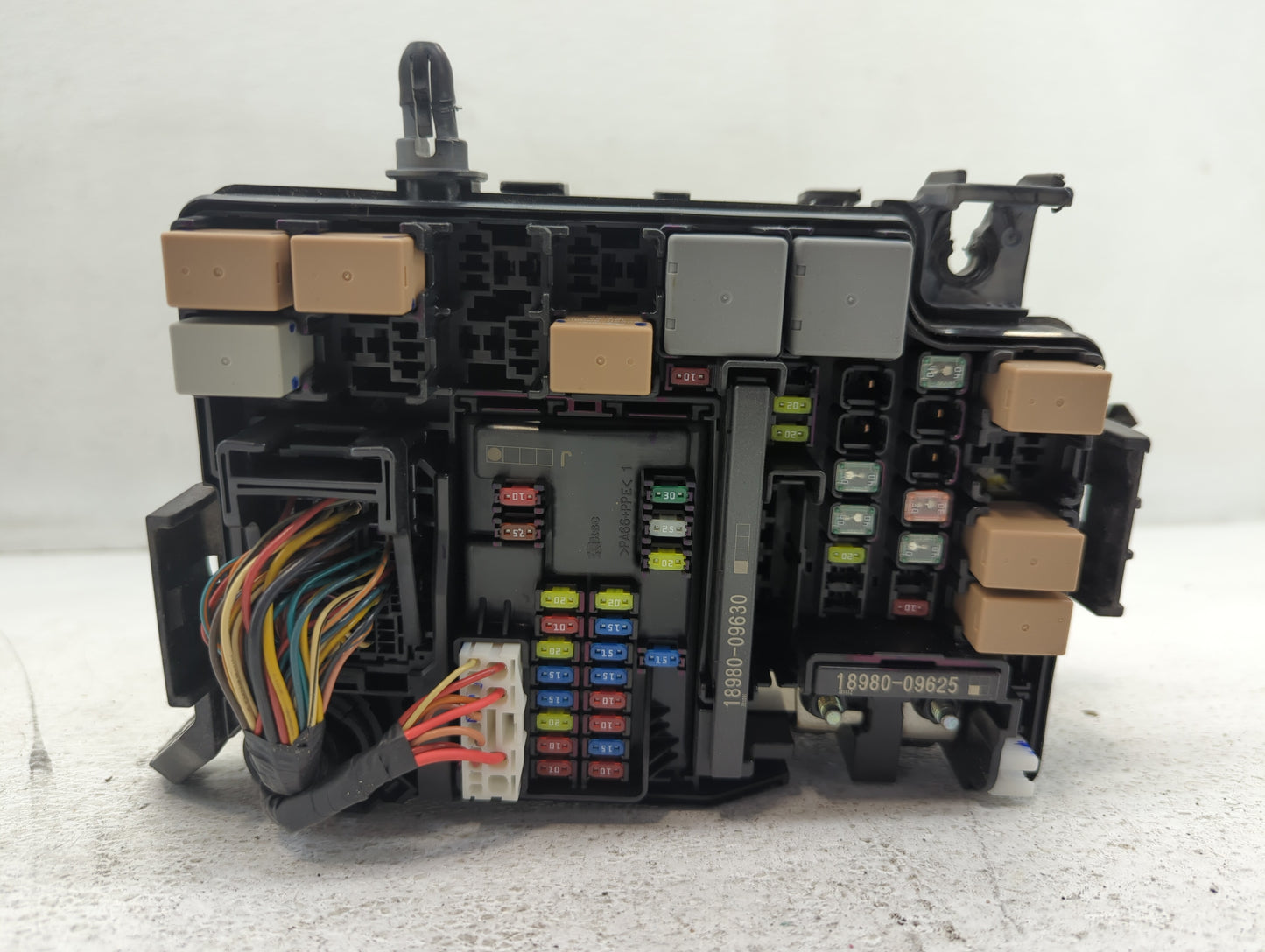 2018 Hyundai Elantra Fusebox Fuse Box Panel Relay Module P/N:91956-F2022 VS91200F3535AB Fits OEM Used Auto Parts - Oemusedau