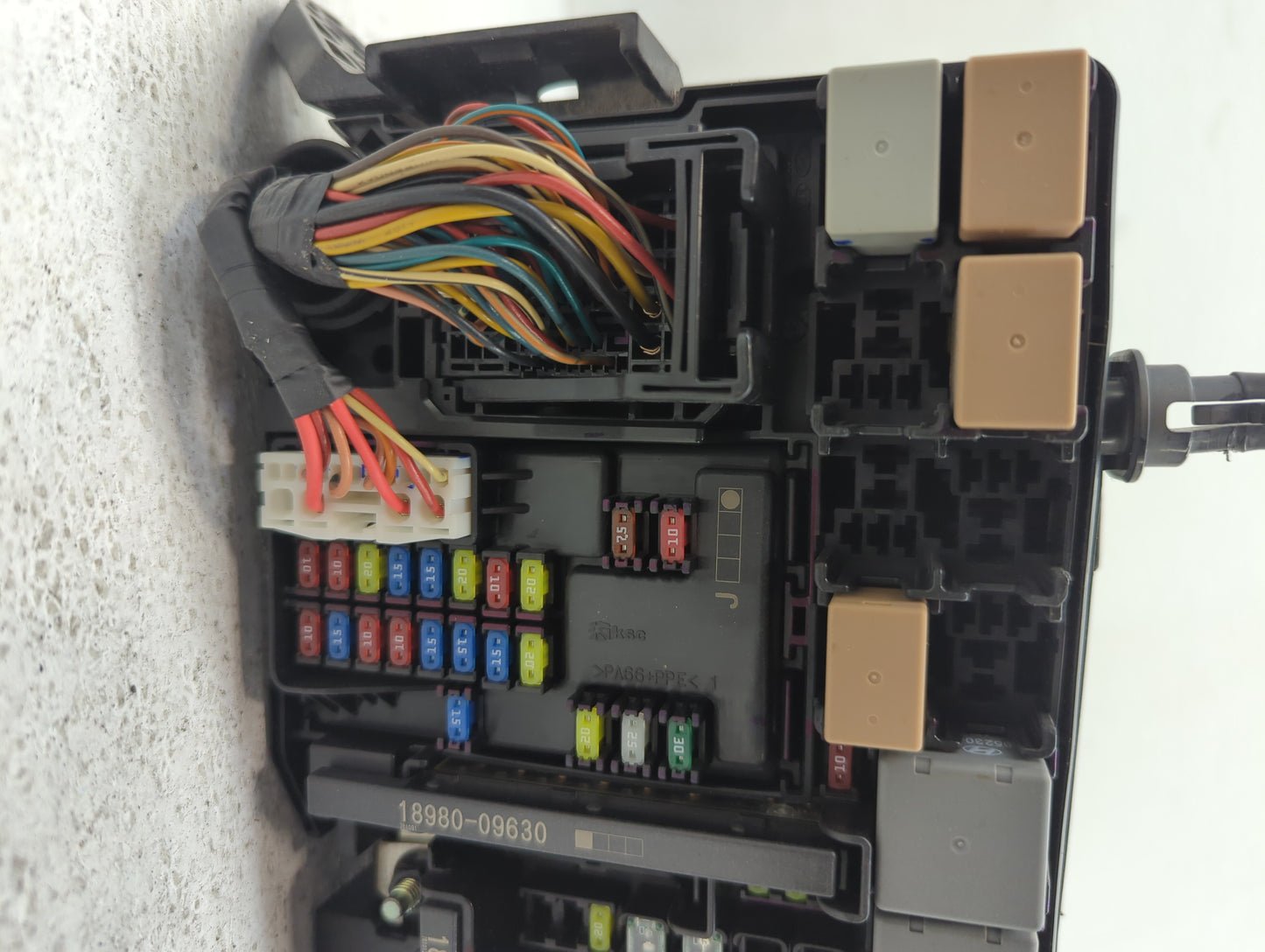 2018 Hyundai Elantra Fusebox Fuse Box Panel Relay Module P/N:91956-F2022 VS91200F3535AB Fits OEM Used Auto Parts - Oemusedau