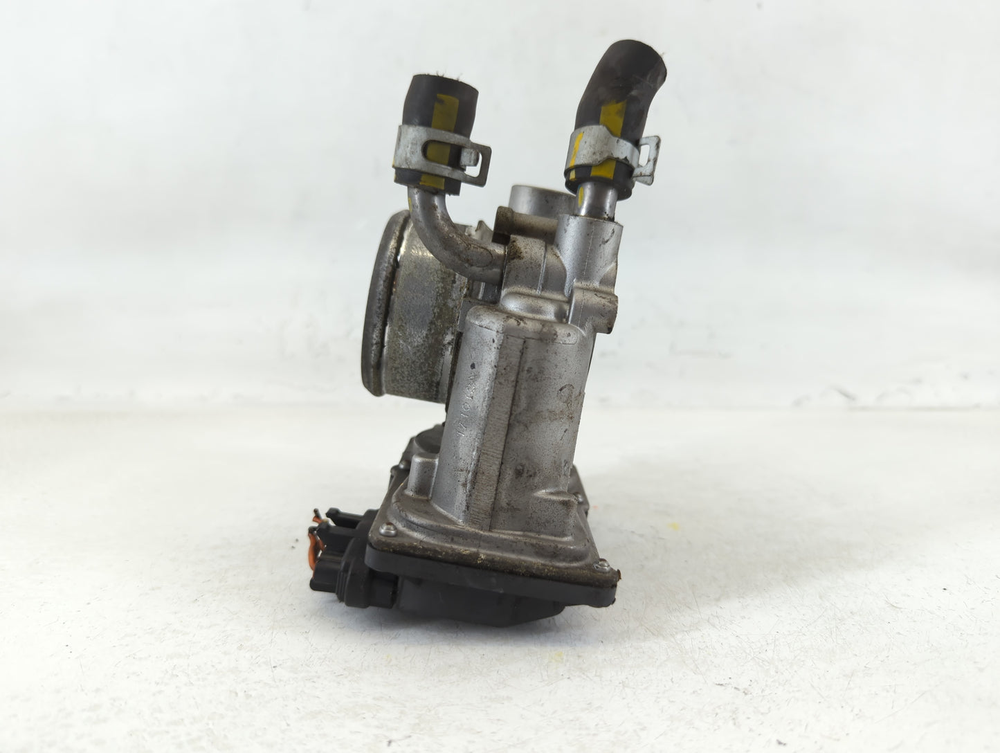 2017-2020 Hyundai Elantra Throttle Body P/N:35100-2B340 Fits Fits 2015 2016 2017 2018 2019 2020 2021 2022 OEM Used Auto Part