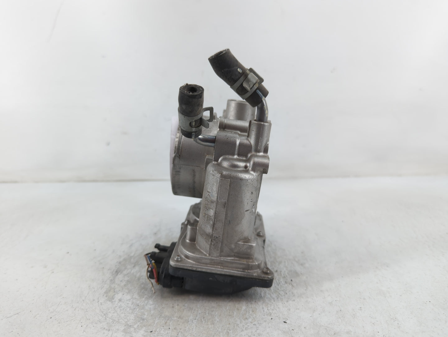 2011-2020 Hyundai Elantra Throttle Body P/N:35100-2E000 Fits Fits 2011 2012 2013 2014 2015 2016 2017 2018 2019 2020 2021 OEM
